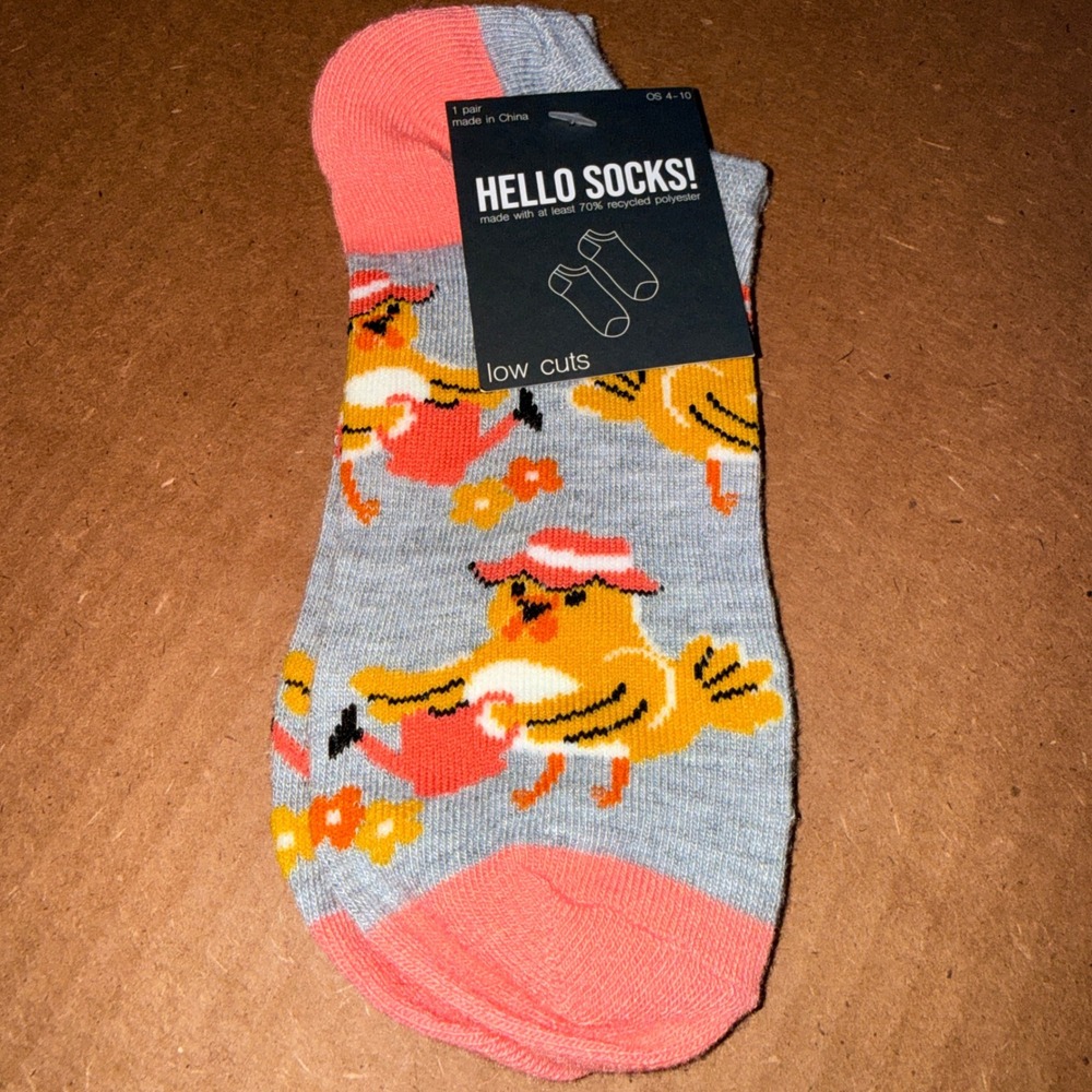 Hello Socks Low Cut Socks OS 4-10 NEW Gardening Chick Coral Gray